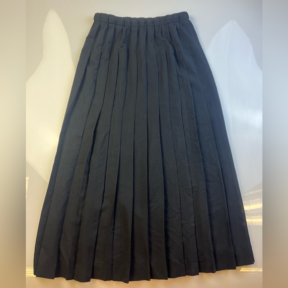 Dresses & Skirts - Susan Bristol Black Pleated Skirt r88-26